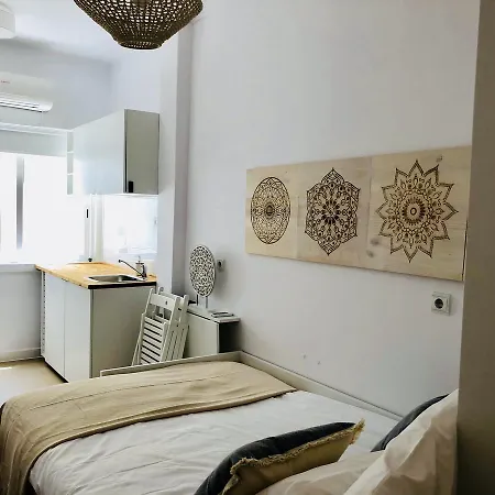 67 Suites Πανσιόν